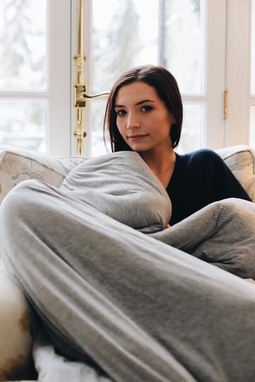 What is a Weighted Blanket & The Top Benefits of Sleeping With One